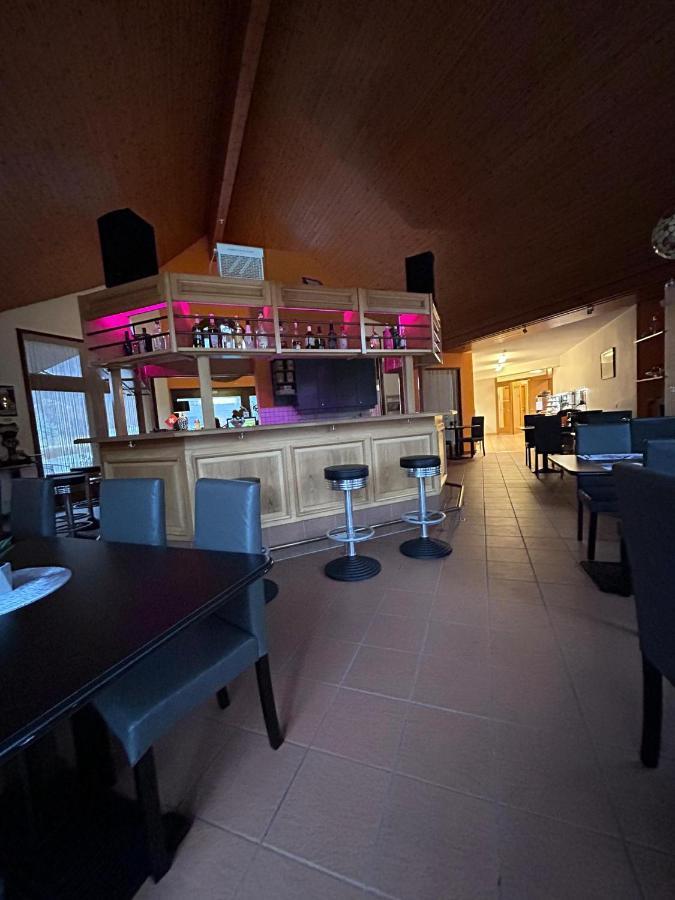 Hotel Edirol Vouvry Bagian luar foto
