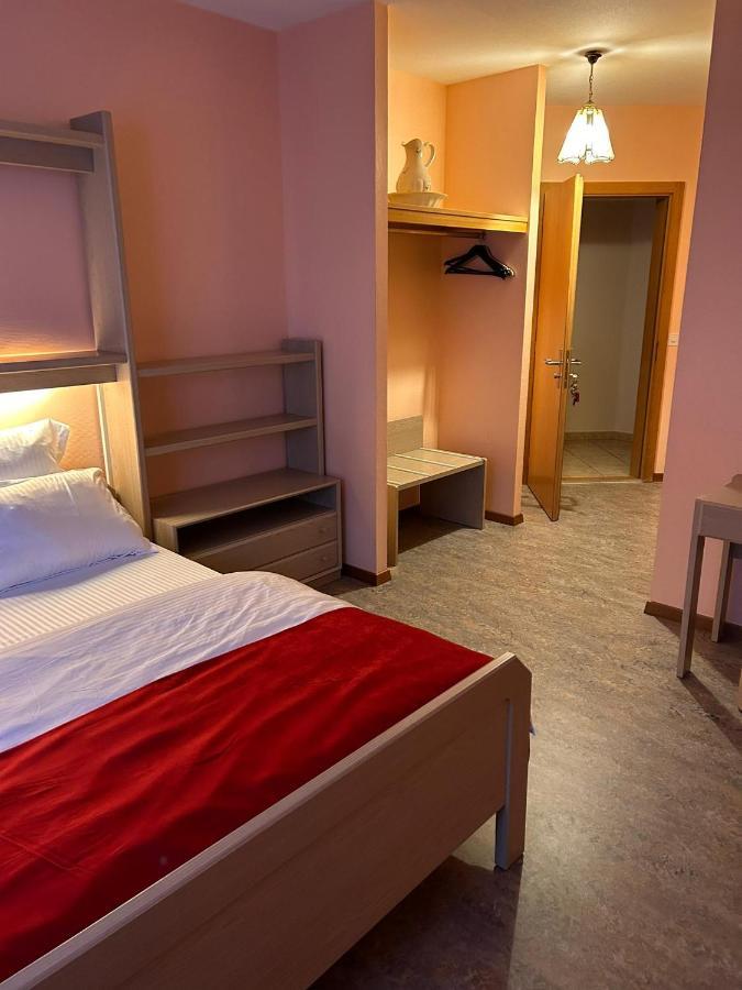 Hotel Edirol Vouvry Bagian luar foto