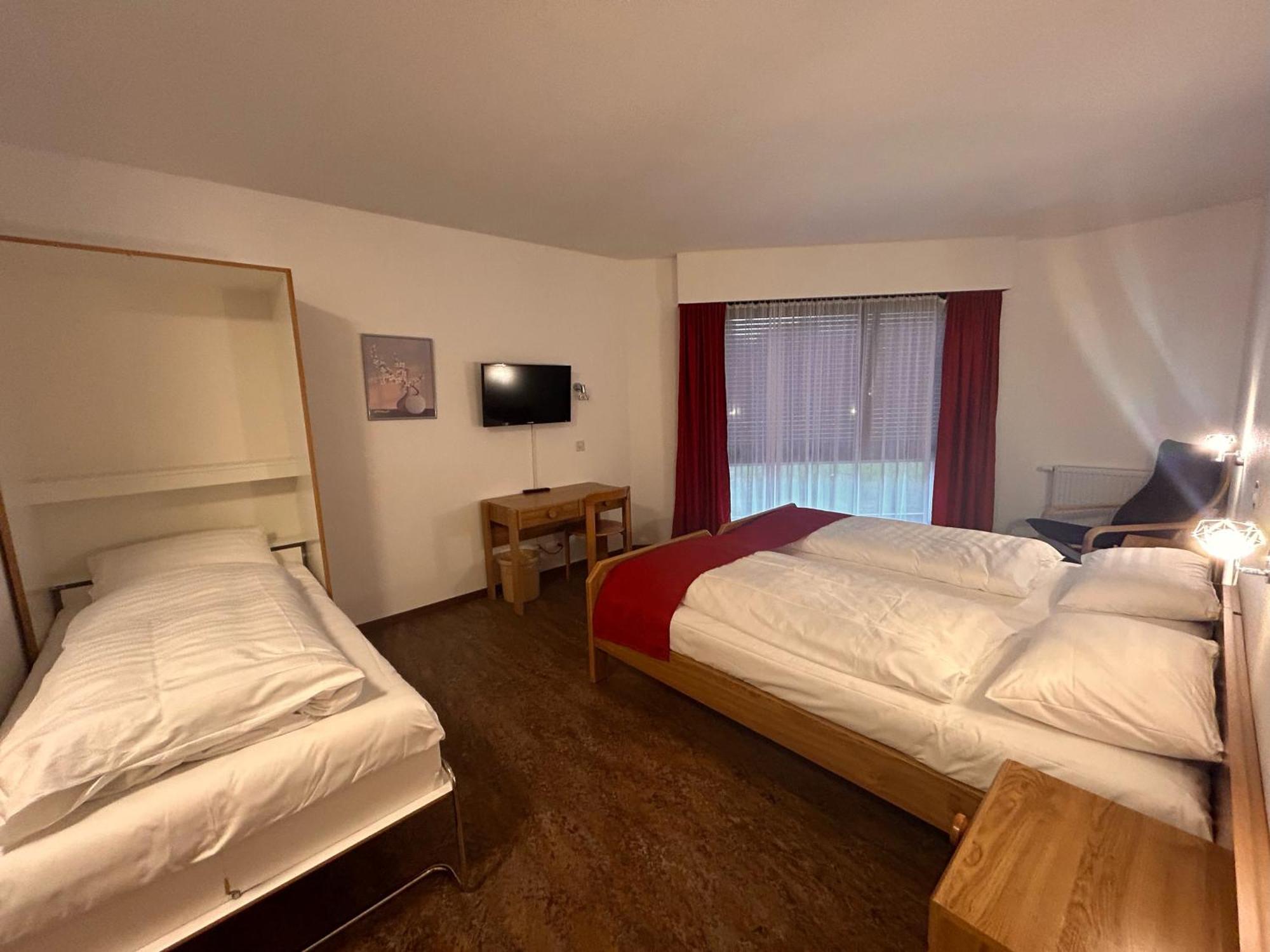 Hotel Edirol Vouvry Bagian luar foto
